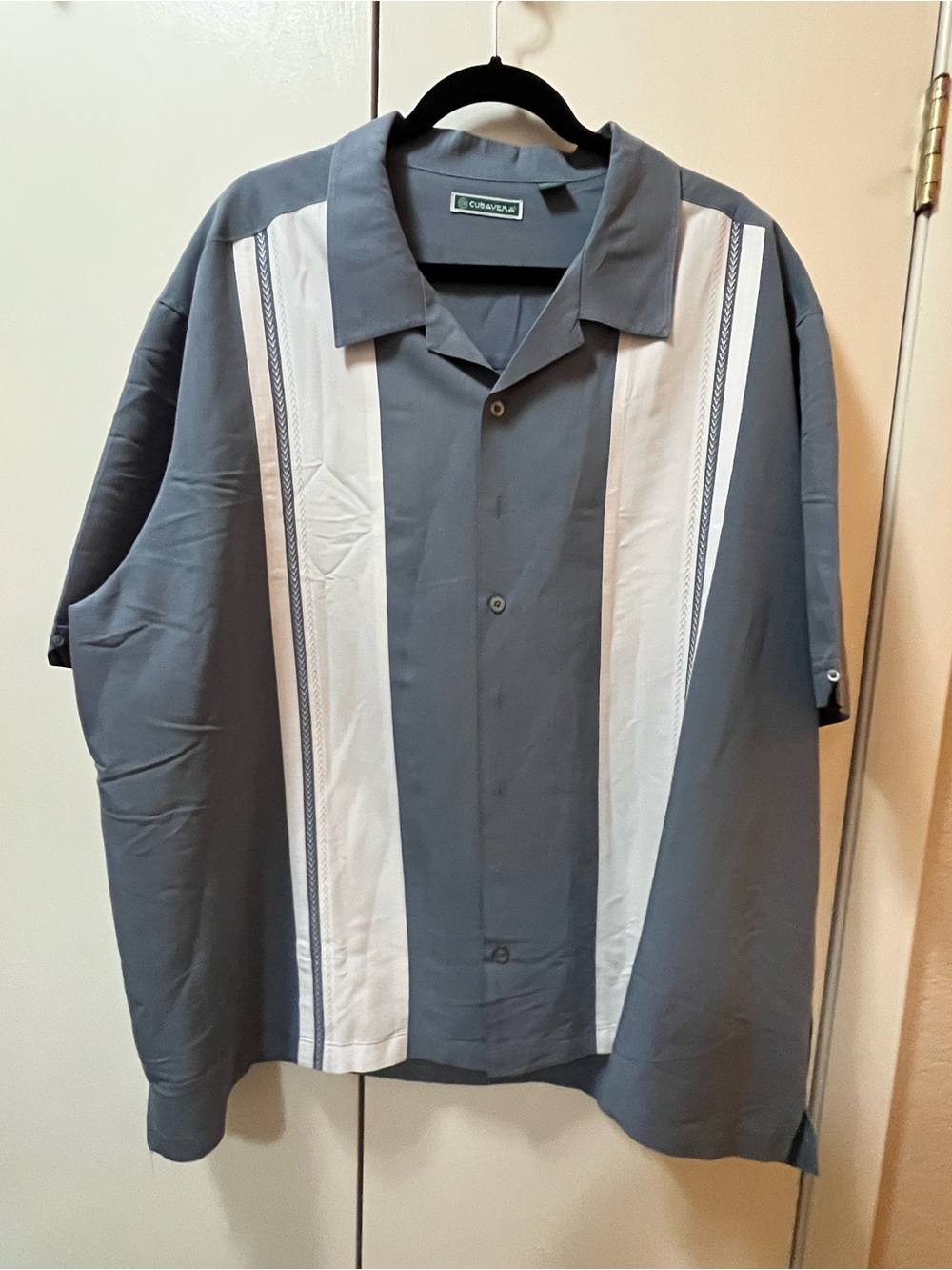 Cubavera Men's Gray Blue Button-Front Camp Shirt with White Stripe Panels
